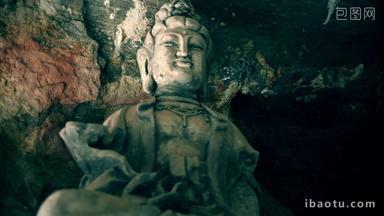 西陵峡石洞雕像